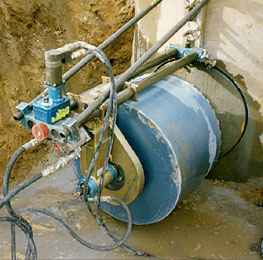 großer Lochkreisbohrer im Einsatz